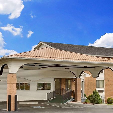 Super 8 By Wyndham Hillsville Buitenkant foto