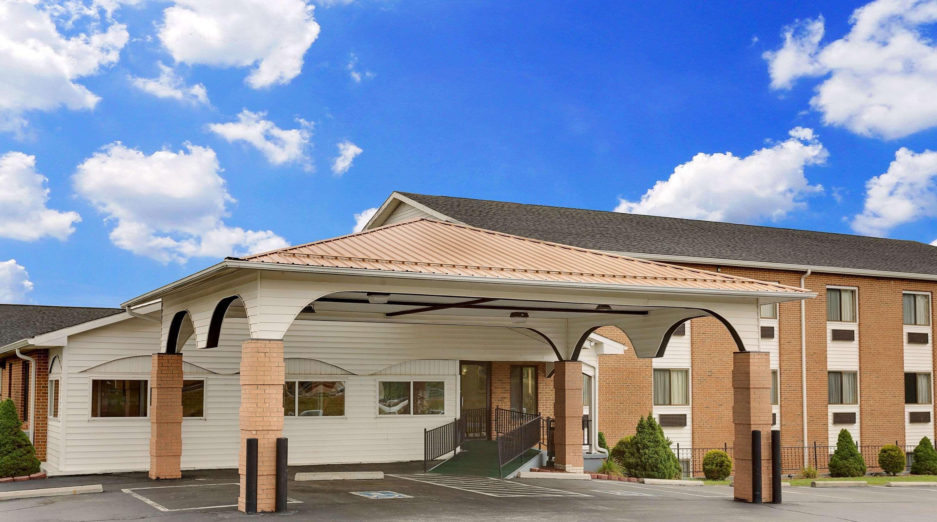 Super 8 By Wyndham Hillsville Buitenkant foto